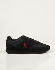 ZAPATILLAS CALVIN KLEIN RETRO RUNNE BLACK HM0HM02212 en color Negro