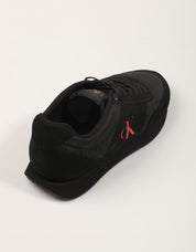 ZAPATILLAS CALVIN KLEIN RETRO RUNNE BLACK HM0HM02212 en color Negro
