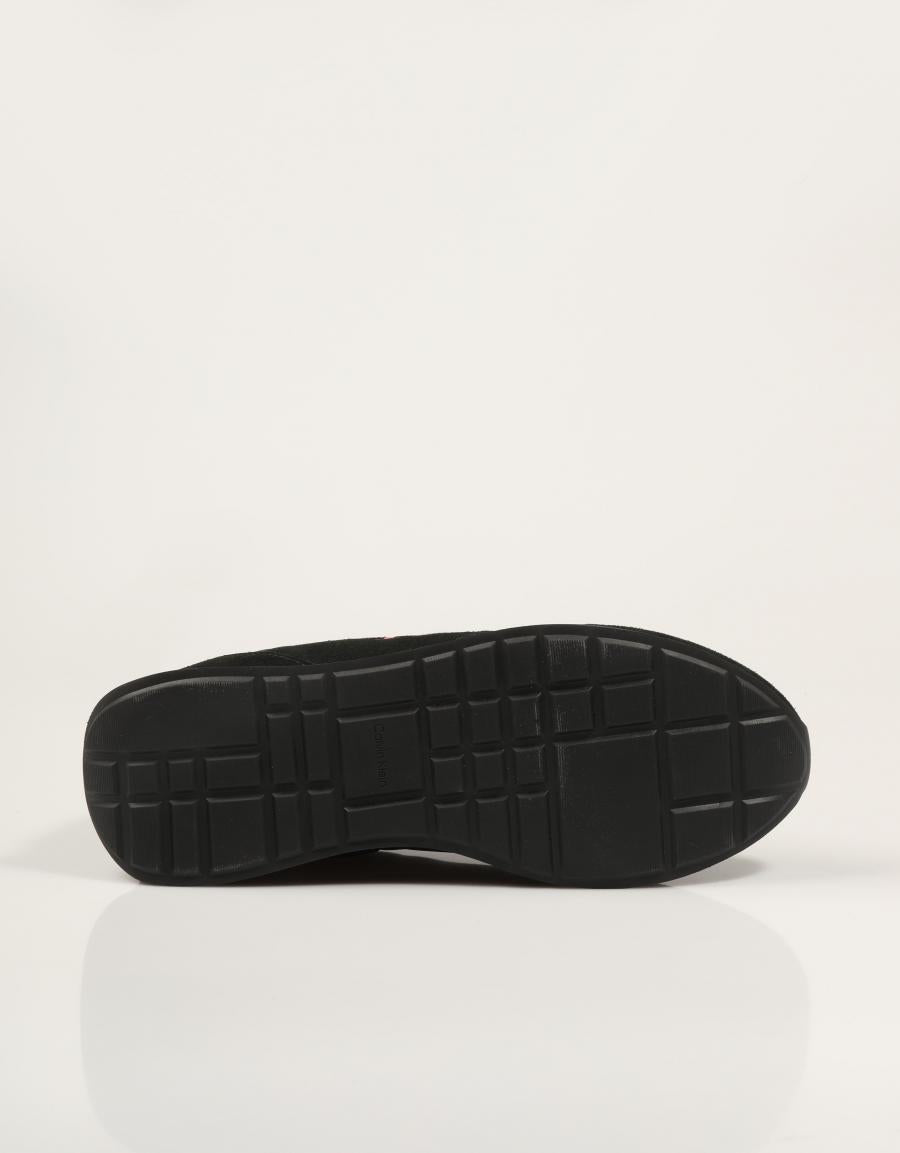 ZAPATILLAS CALVIN KLEIN RETRO RUNNE BLACK HM0HM02212 en color Negro