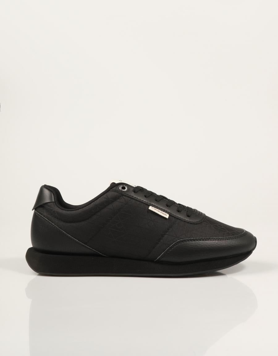 ZAPATILLAS CALVIN KLEIN RETRO RUNNE BLACK HM0HM02213 en color Negro