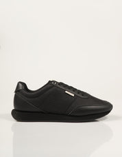 ZAPATILLAS CALVIN KLEIN RETRO RUNNE BLACK HM0HM02213 en color Negro