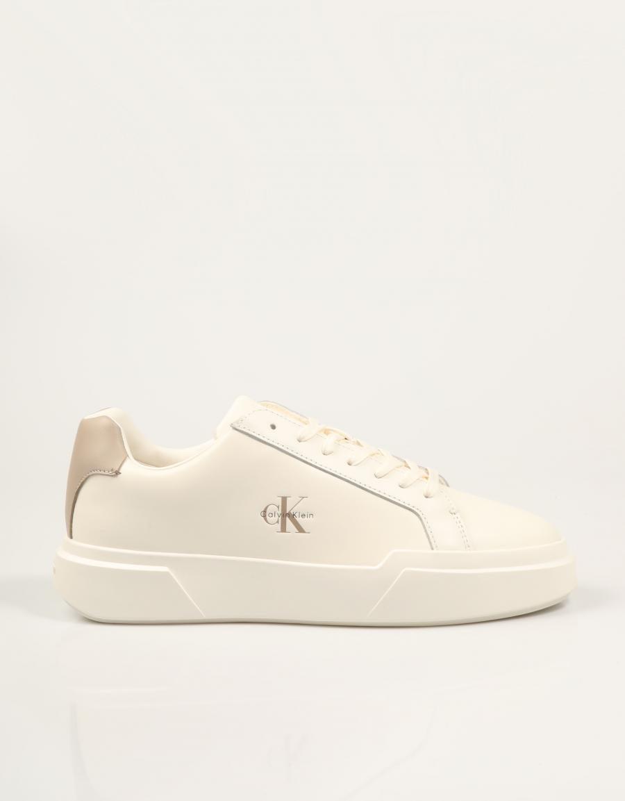 ZAPATILLAS CALVIN KLEIN CHUNKY CUPSOLE MARSHMALLOW YM0YM01344 en color Hielo