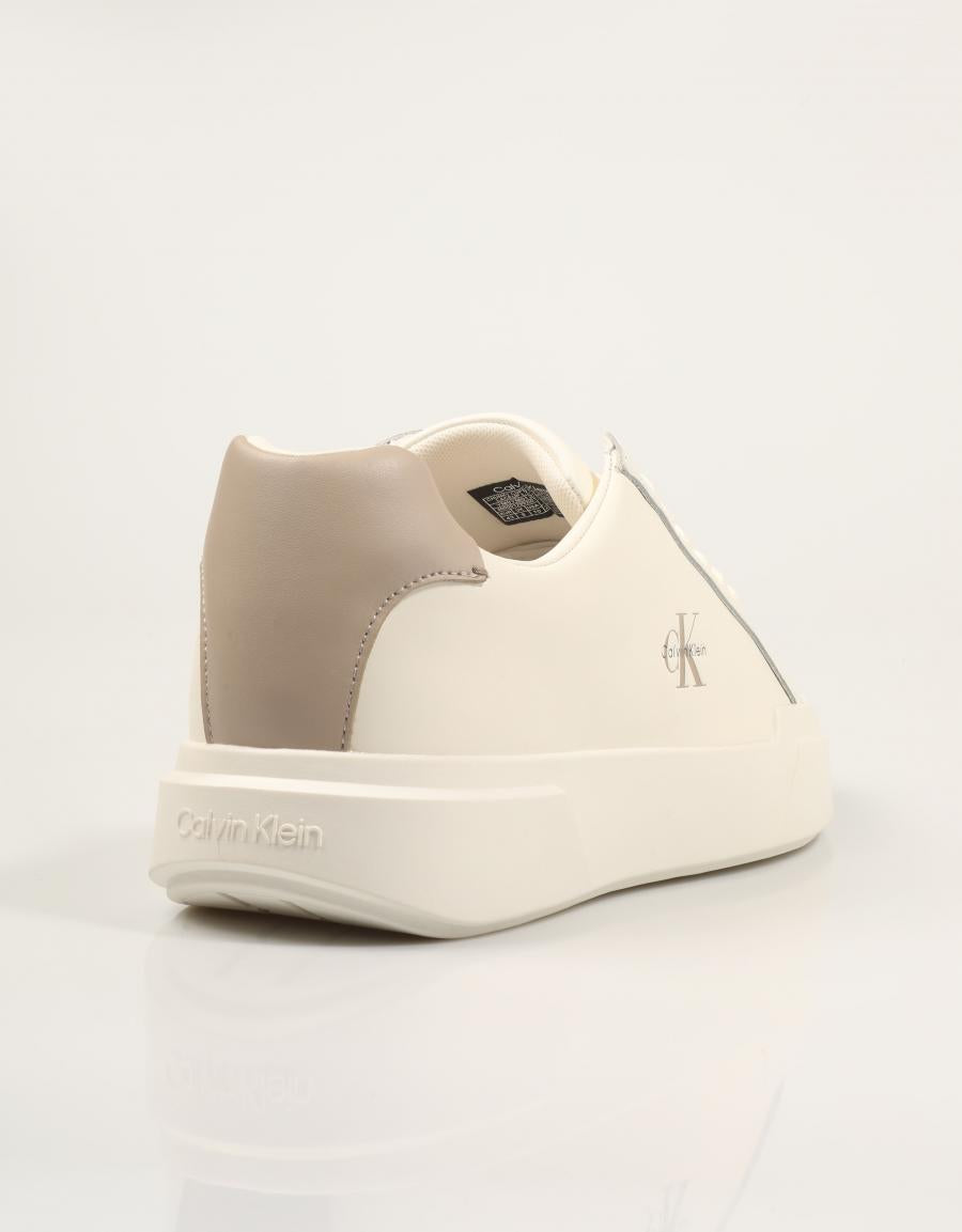 ZAPATILLAS CALVIN KLEIN CHUNKY CUPSOLE MARSHMALLOW YM0YM01344 en color Hielo