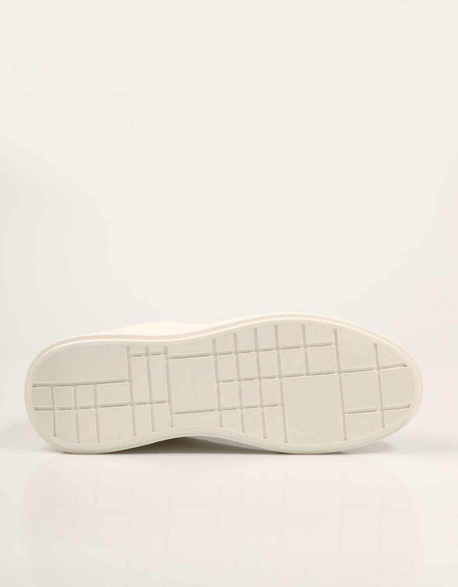 ZAPATILLAS CALVIN KLEIN CHUNKY CUPSOLE MARSHMALLOW YM0YM01344 en color Hielo