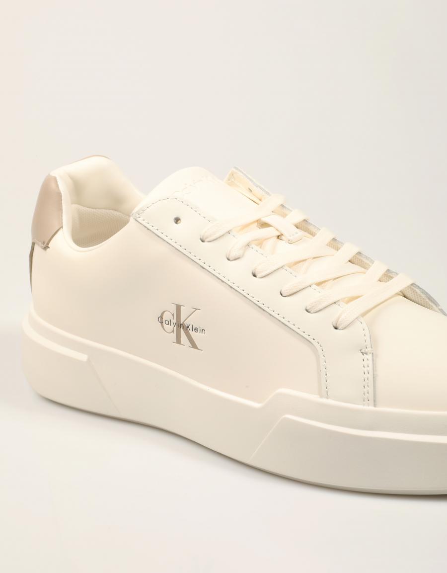 ZAPATILLAS CALVIN KLEIN CHUNKY CUPSOLE MARSHMALLOW YM0YM01344 en color Hielo