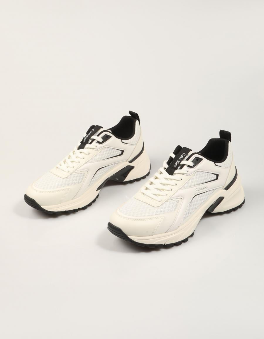 ZAPATILLAS CALVIN KLEIN HIKE RUN WHITE HW0HW03002 en color Blanco