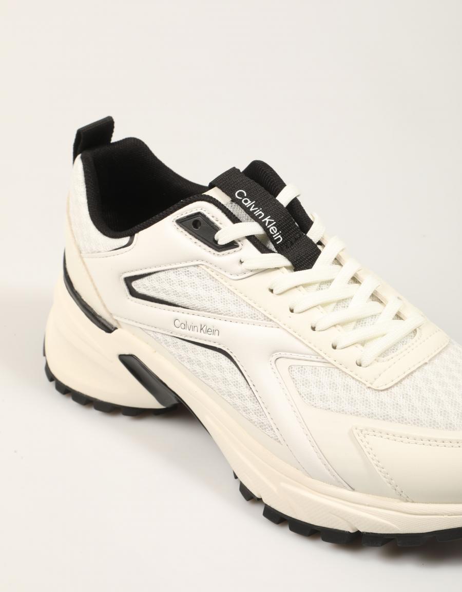 ZAPATILLAS CALVIN KLEIN HIKE RUN WHITE HW0HW03002 en color Blanco