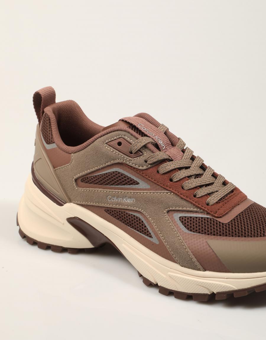 ZAPATILLAS CALVIN KLEIN HIKE RUN ROASTED NUTMEG HW0HW03107 en color Marron