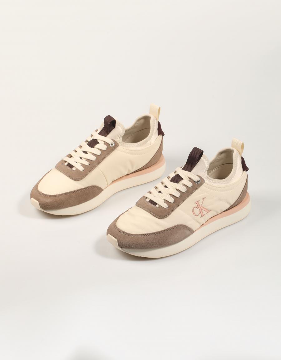 ZAPATILLAS CALVIN KLEIN RETRO RUNNER TURLEDOVE YW0YW02060 en color Beige