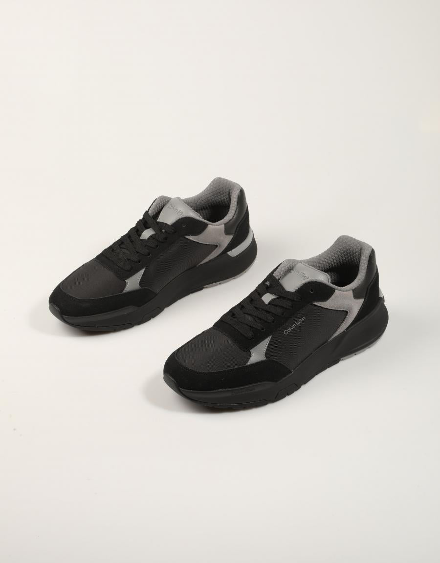 ZAPATILLAS CALVIN KLEIN CITY RUNNER BLACK HM0HM02308 en color Negro