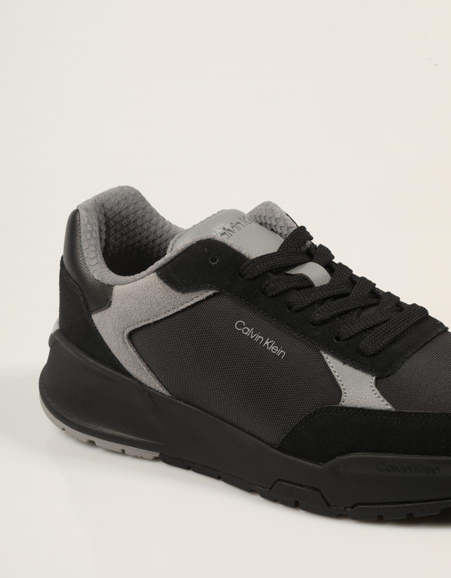 ZAPATILLAS CALVIN KLEIN CITY RUNNER BLACK HM0HM02308 en color Negro
