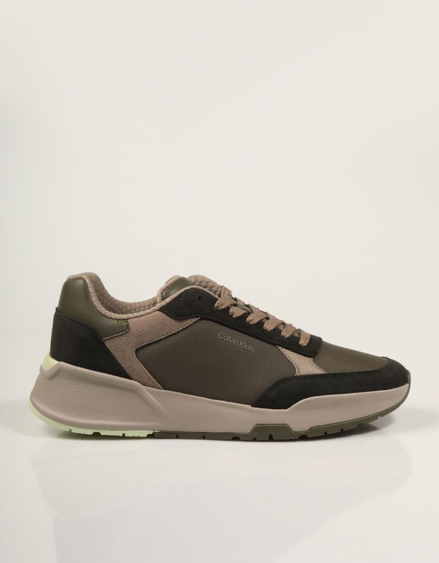ZAPATILLAS CALVIN KLEIN CITY RUNNER OLIVE HM0HM02308 en color Kaki