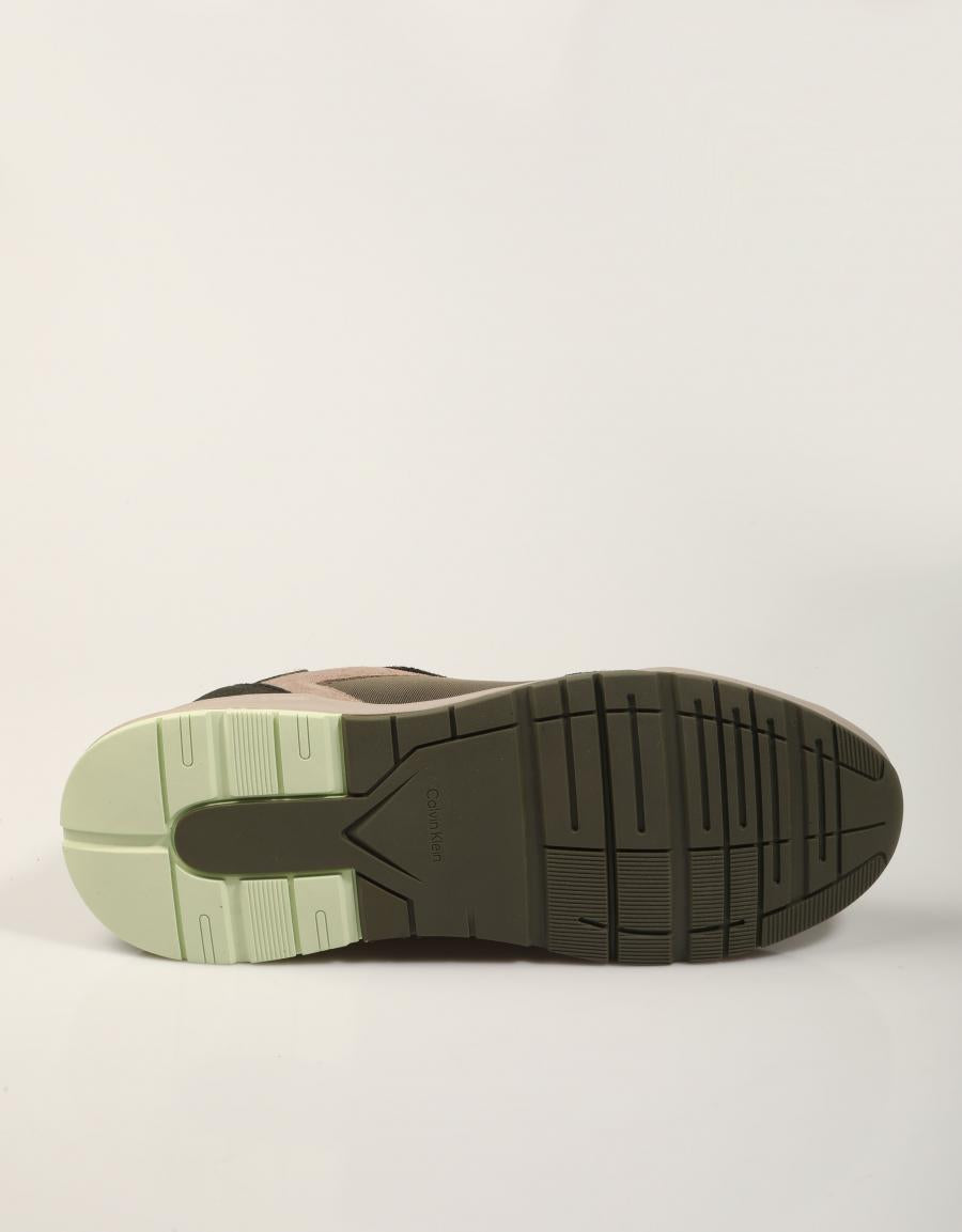 ZAPATILLAS CALVIN KLEIN CITY RUNNER OLIVE HM0HM02308 en color Kaki