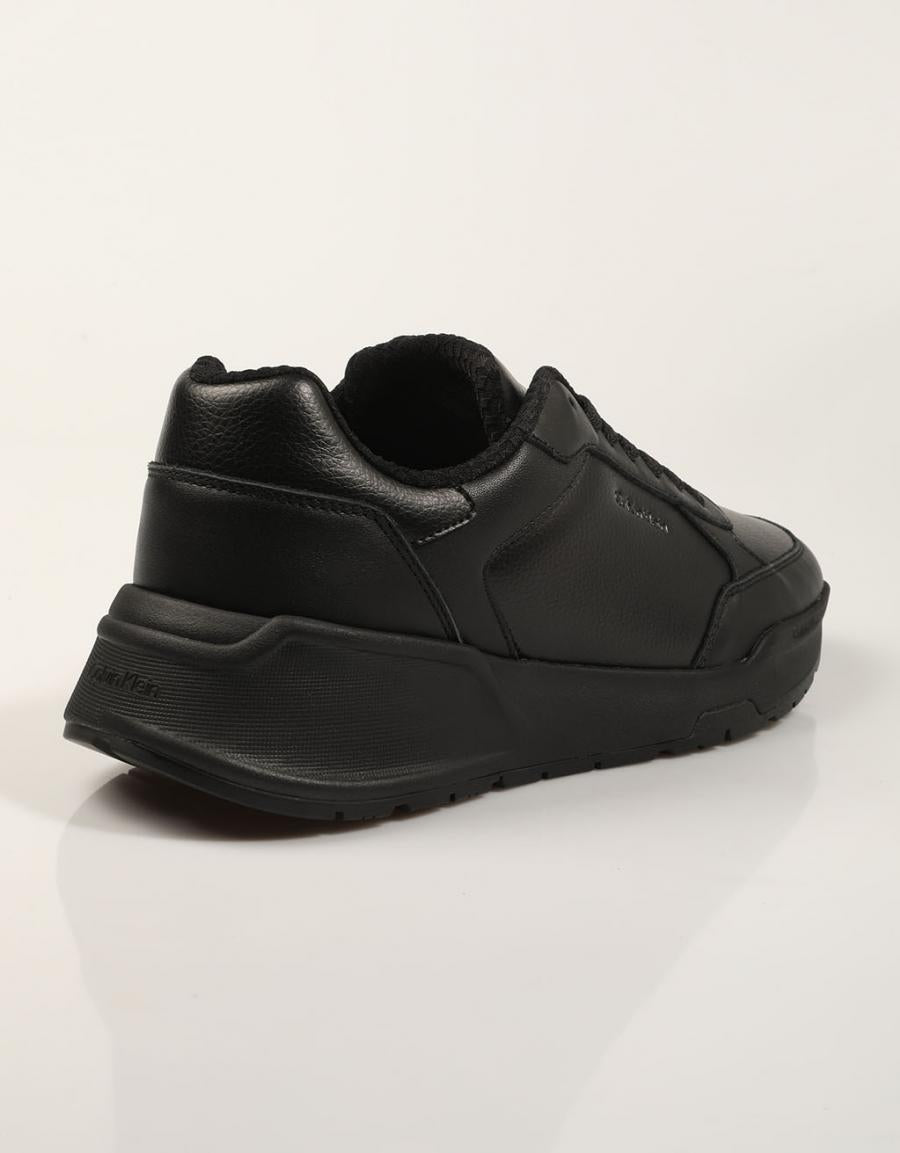 ZAPATILLAS CALVIN KLEIN CITY RUNNER BLACK HM0HM02309 en color Negro