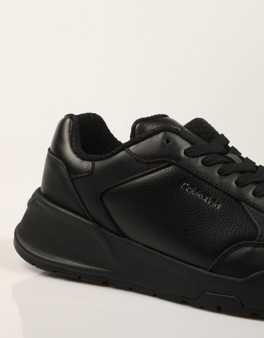 ZAPATILLAS CALVIN KLEIN CITY RUNNER BLACK HM0HM02309 en color Negro