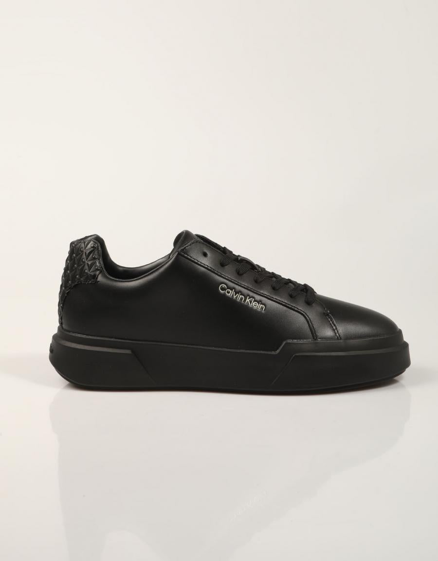 ZAPATILLAS CALVIN KLEIN CHUNKY CUPSOLE BLACK HM0HM02301 en color Negro