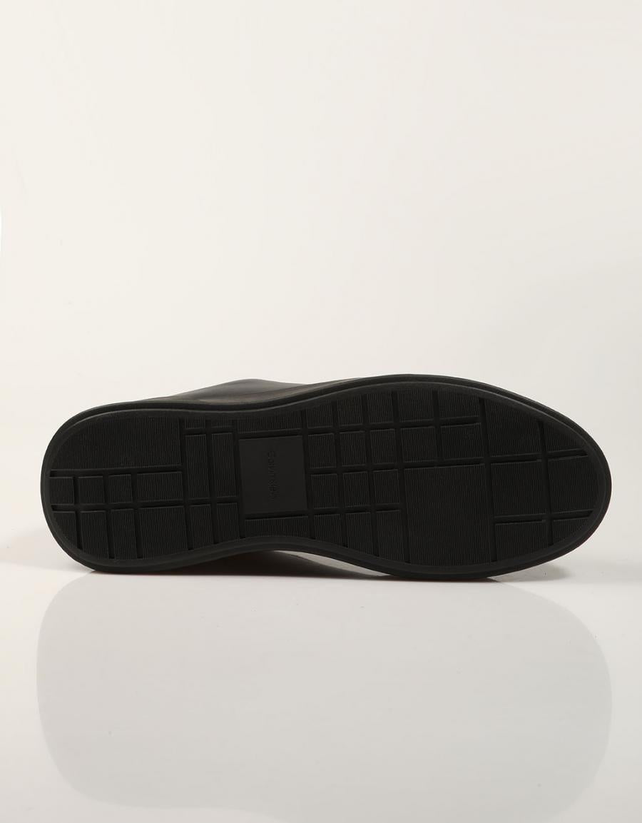 ZAPATILLAS CALVIN KLEIN CHUNKY CUPSOLE BLACK HM0HM02301 en color Negro