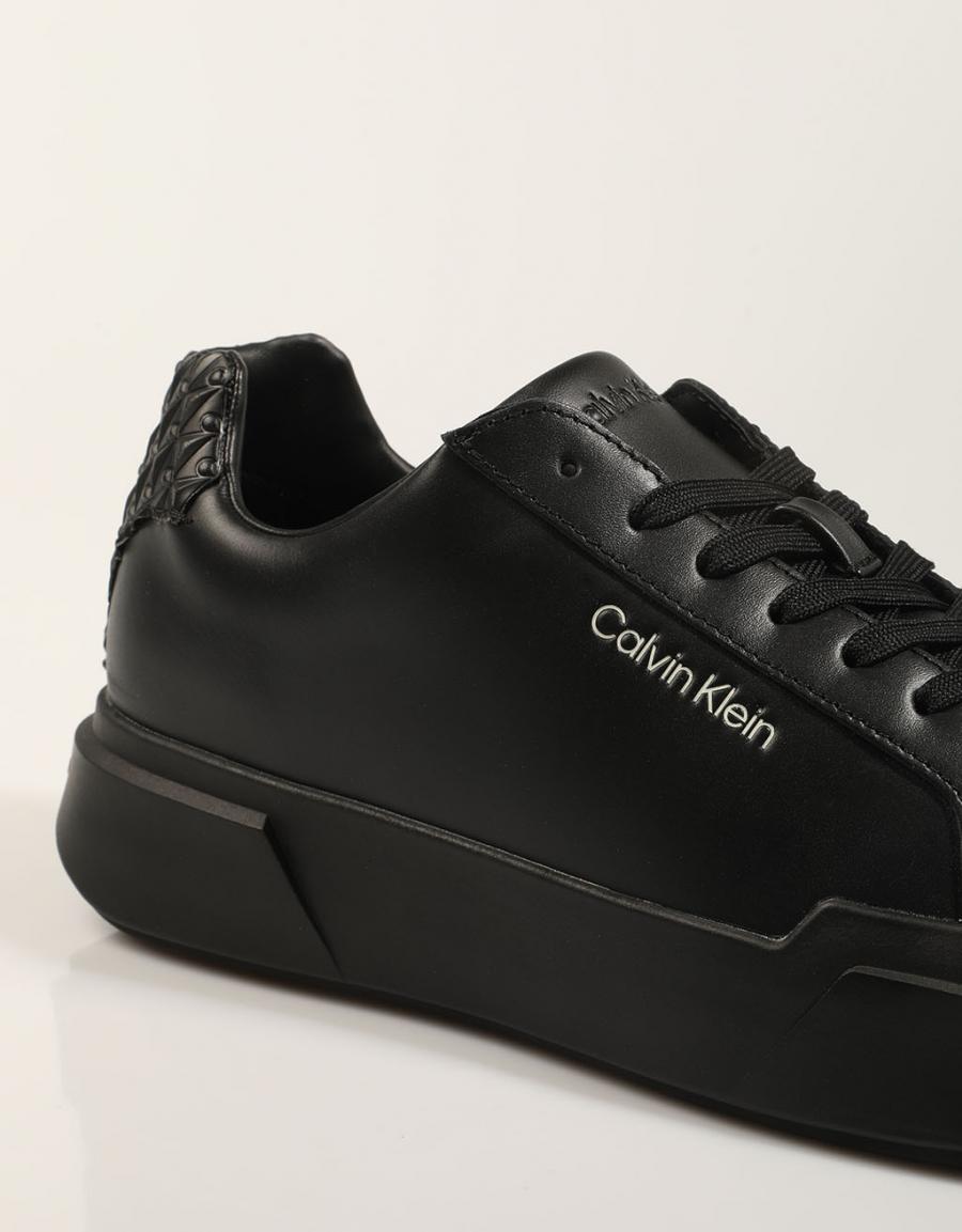 ZAPATILLAS CALVIN KLEIN CHUNKY CUPSOLE BLACK HM0HM02301 en color Negro