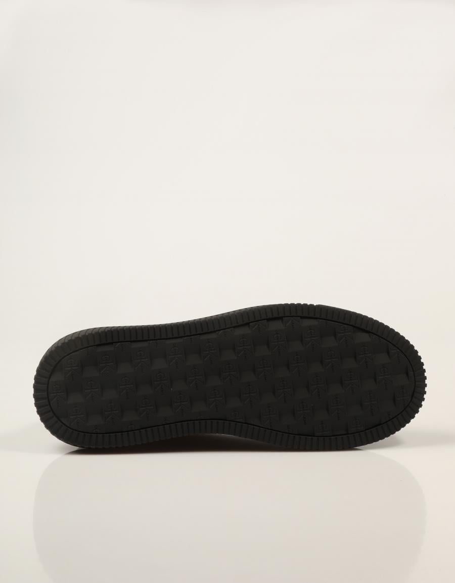 ZAPATILLAS CALVIN KLEIN CHUNKY CUP.BLACK YM0YM013170GT en color Negro