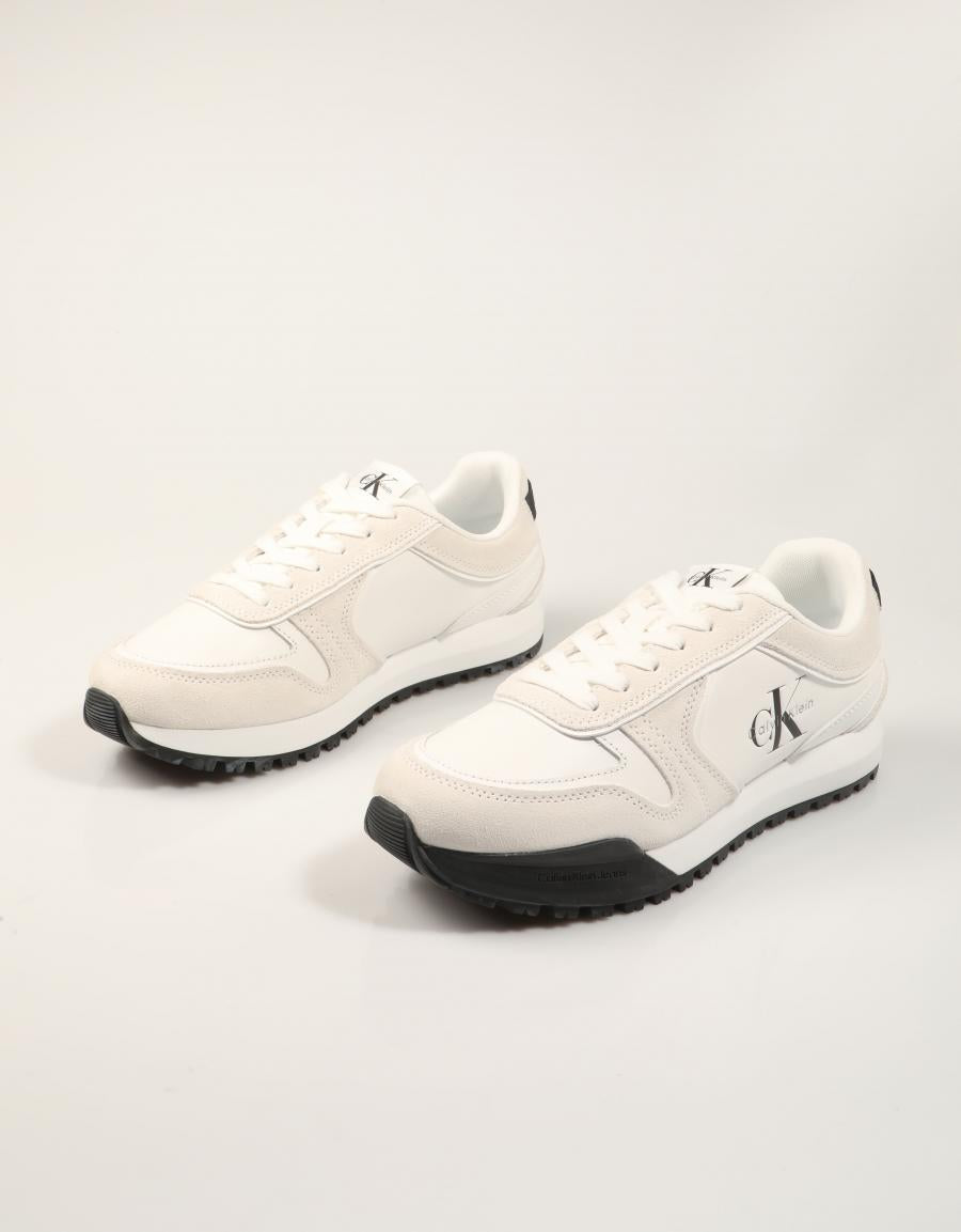 ZAPATILLAS CALVIN KLEIN TOOTHY RUNNER WHITE YM0YM01461 en color Blanco