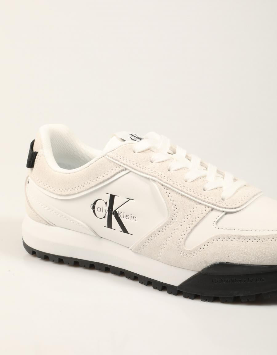 ZAPATILLAS CALVIN KLEIN TOOTHY RUNNER WHITE YM0YM01461 en color Blanco