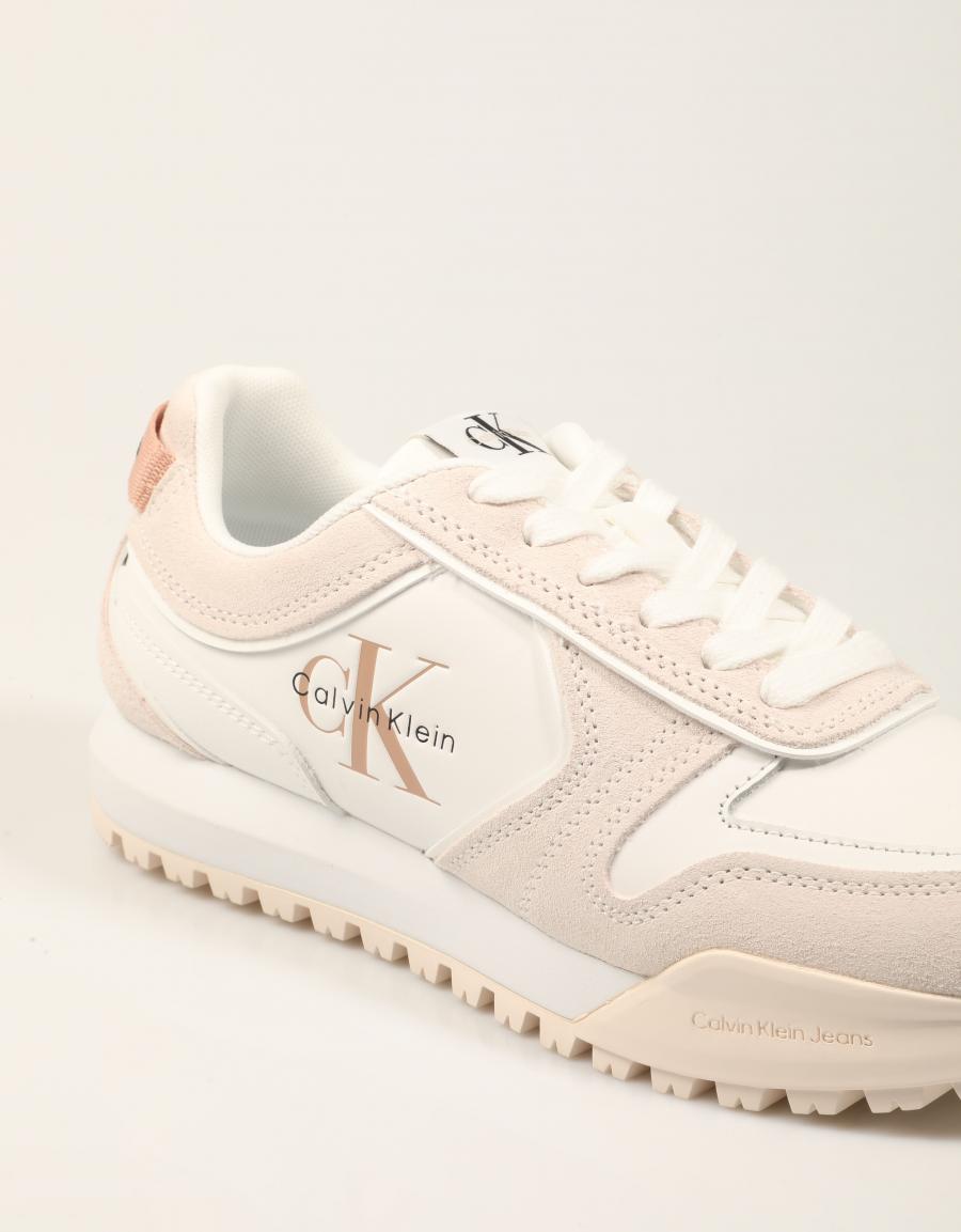 ZAPATILLAS CALVIN KLEIN TOOTHY RUNNER WHITE YW0YW02052 en color Blanco