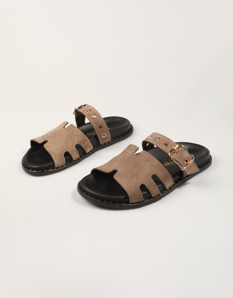SANDALIAS REBECCA HOPE PALA H HEBILL SUGHERO en color Taupe