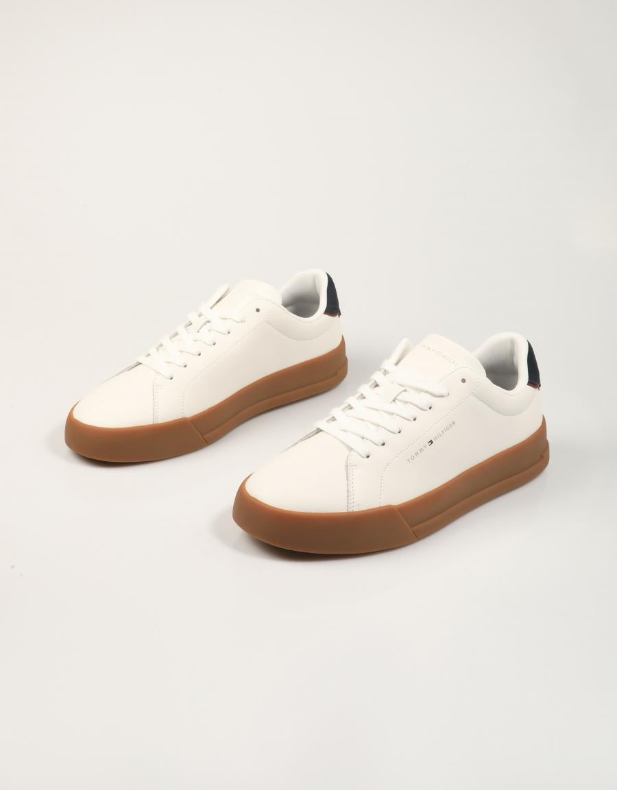 ZAPATILLAS TOMMY HILFIGER COURT WHITE FM0FM05367 en color Blanco