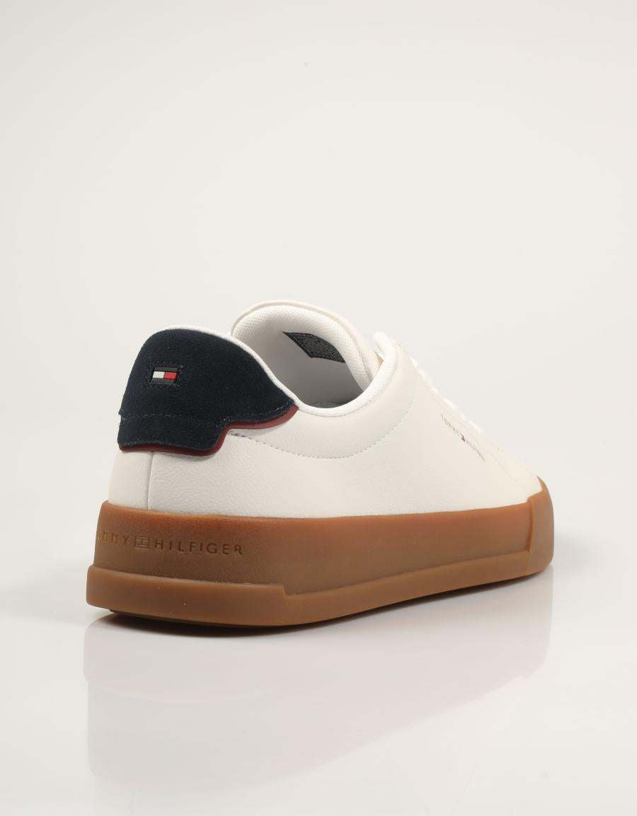 ZAPATILLAS TOMMY HILFIGER COURT WHITE FM0FM05367 en color Blanco
