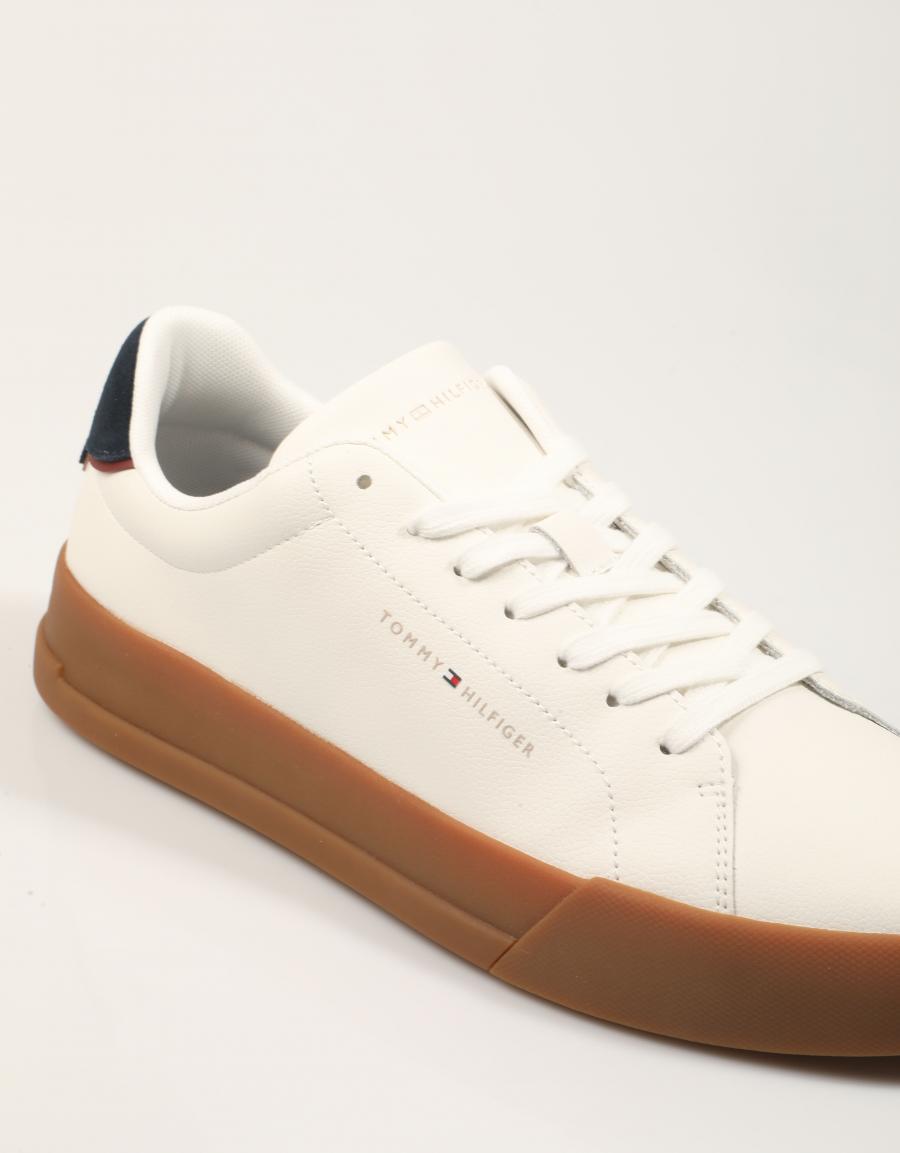 ZAPATILLAS TOMMY HILFIGER COURT WHITE FM0FM05367 en color Blanco