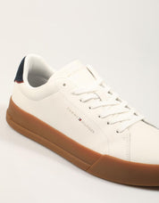 ZAPATILLAS TOMMY HILFIGER COURT WHITE FM0FM05367 en color Blanco