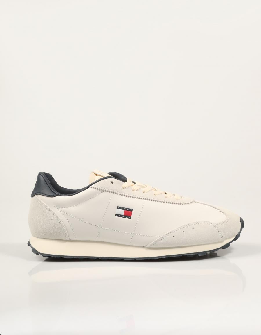 ZAPATILLAS TOMMY HILFIGER RETRO RUNNER WHITE RWB EM0EM01763 en color Blanco