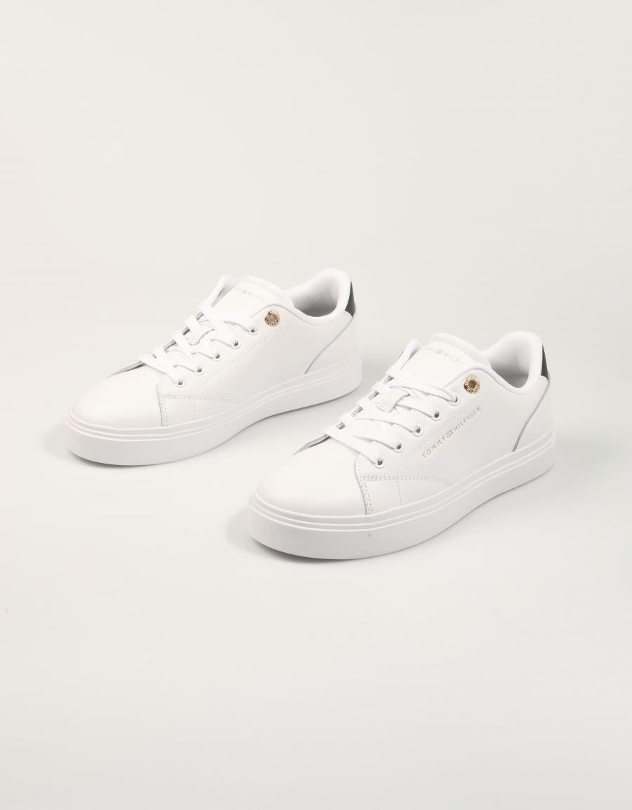 ZAPATILLAS TOMMY HILFIGER SNEAKER WHITE FW0FW09105 en color Blanco