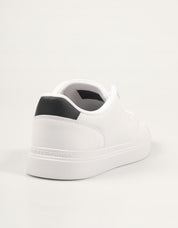 ZAPATILLAS TOMMY HILFIGER SNEAKER WHITE FW0FW09105 en color Blanco