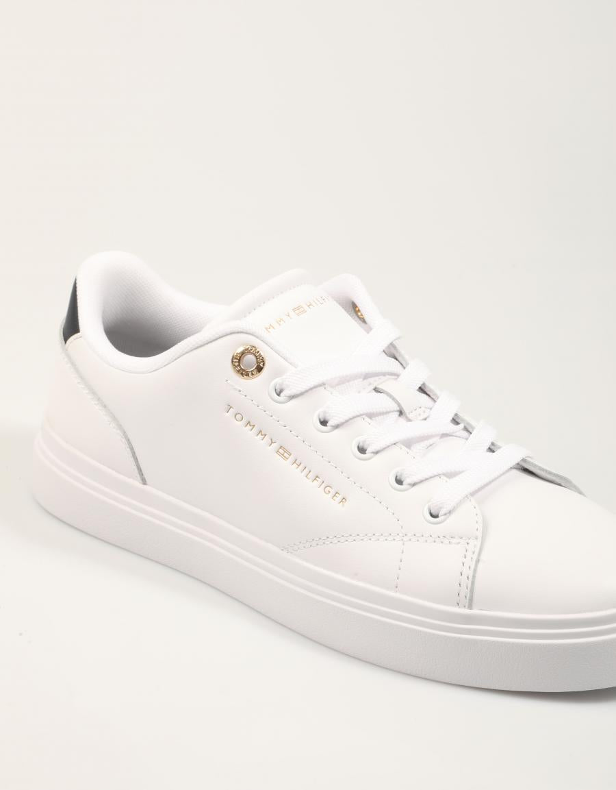 ZAPATILLAS TOMMY HILFIGER SNEAKER WHITE FW0FW09105 en color Blanco