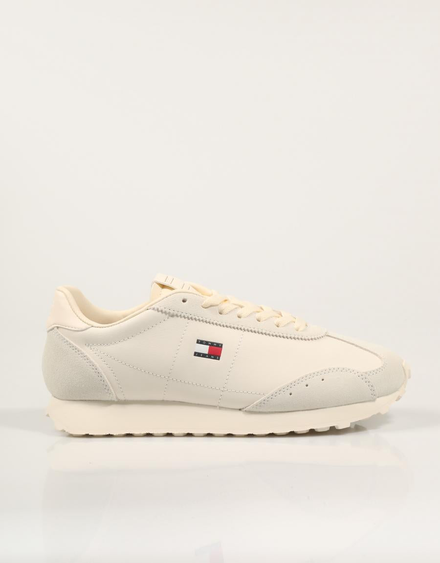 ZAPATILLAS TOMMY HILFIGER RUNNER WHITE EN0EN03097YBI en color Blanco