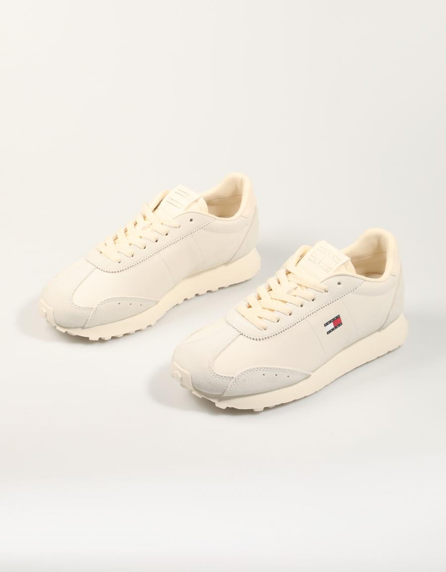 ZAPATILLAS TOMMY HILFIGER RUNNER WHITE EN0EN03097YBI en color Blanco