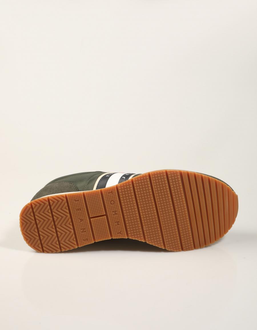 ZAPATILLAS TOMMY HILFIGER CORE CLASSIC RUNNER GREEN EM0EM01709 en color Kaki
