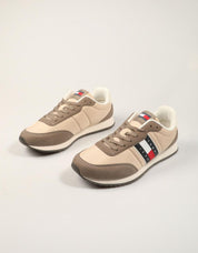 ZAPATILLAS TOMMY HILFIGER CORE CLASSIC RUNNER TAUPE EM0EM01709 en color Taupe