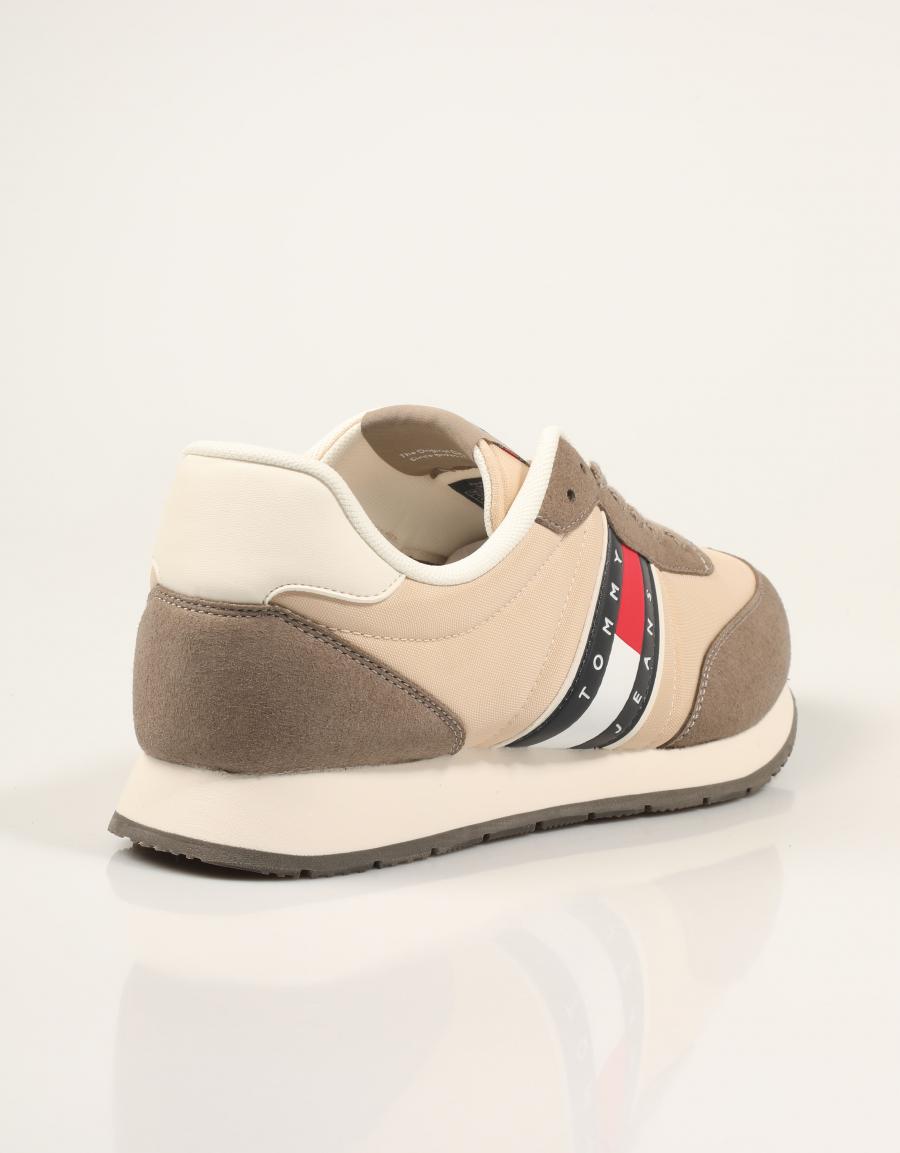 ZAPATILLAS TOMMY HILFIGER CORE CLASSIC RUNNER TAUPE EM0EM01709 en color Taupe