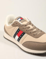 ZAPATILLAS TOMMY HILFIGER CORE CLASSIC RUNNER TAUPE EM0EM01709 en color Taupe