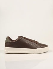 ZAPATILLAS TOMMY HILFIGER TH COURT COCOA FM0FM05367 en color Marron