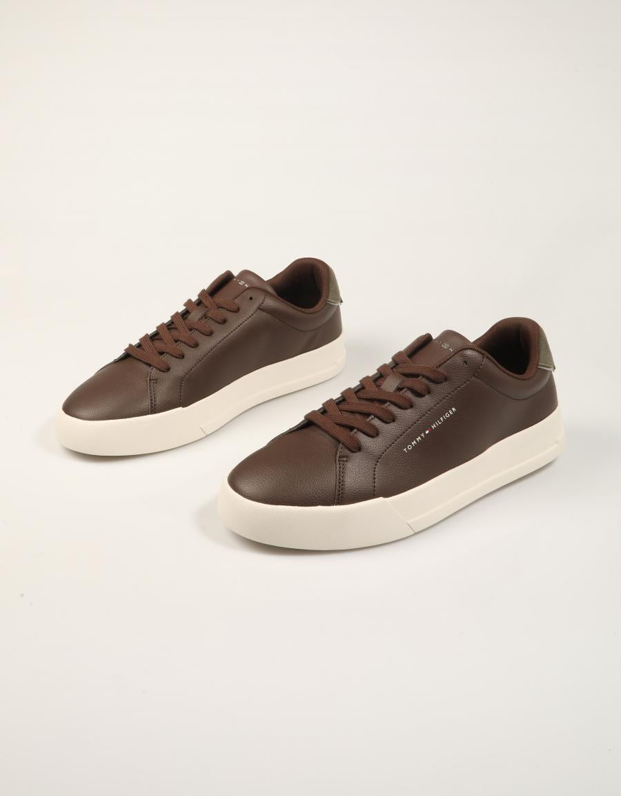 ZAPATILLAS TOMMY HILFIGER TH COURT COCOA FM0FM05367 en color Marron