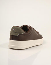 ZAPATILLAS TOMMY HILFIGER TH COURT COCOA FM0FM05367 en color Marron