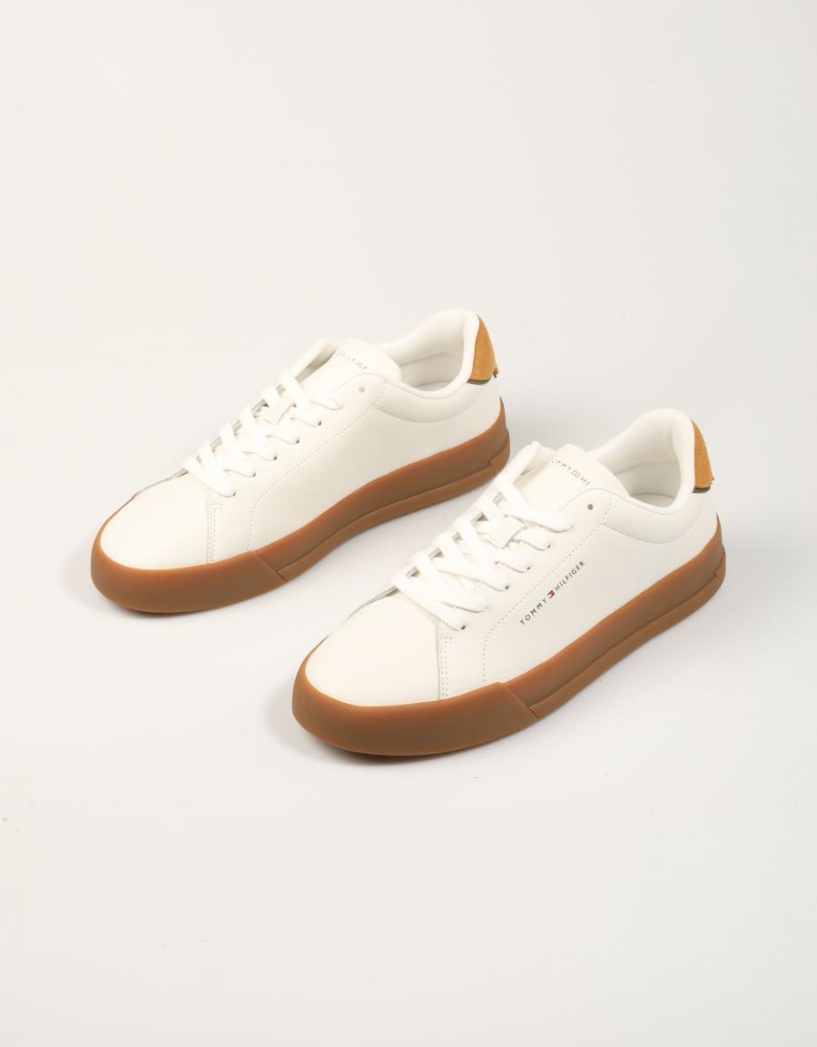 ZAPATILLAS TOMMY HILFIGER TH COURT LTH ECRU FM0FM05367 en color Hielo