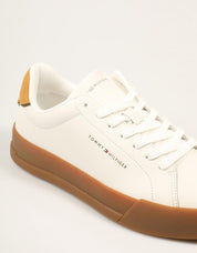 ZAPATILLAS TOMMY HILFIGER TH COURT LTH ECRU FM0FM05367 en color Hielo