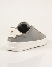 ZAPATILLAS TOMMY HILFIGER TH COURT SUEDE GREY FM0FM05716 en color Gris