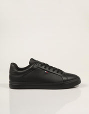 ZAPATILLAS TOMMY HILFIGER LIGHT SNEAKER BLACK FM0FM05981 en color Negro