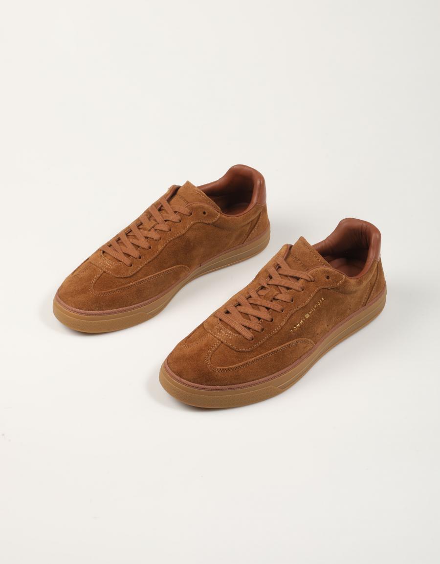 ZAPATILLAS TOMMY HILFIGER SUEDE SNEAKER COCONUT FM0FM05997 en color Cuero
