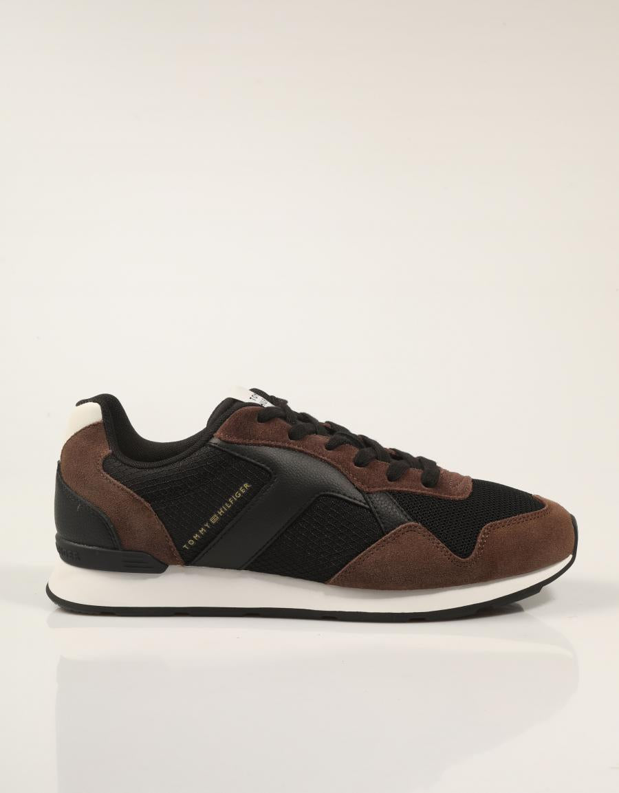 ZAPATILLAS TOMMY HILFIGER CORE MIX RUNNER BROWN FM0FM06001 en color Negro